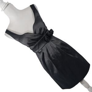 NWT! ALYN PAIGE, N.Y.! DOVE GRAY RAW SATIN, PLEAT FRONT, ROSETTE DRESS! SZ 3/4